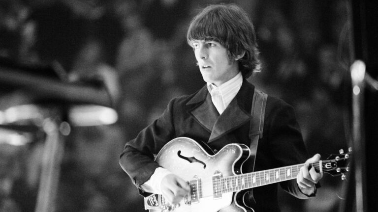 George Harrison: El ex Beatle que enfrentó a su intruso con valentía (y una lámpara)